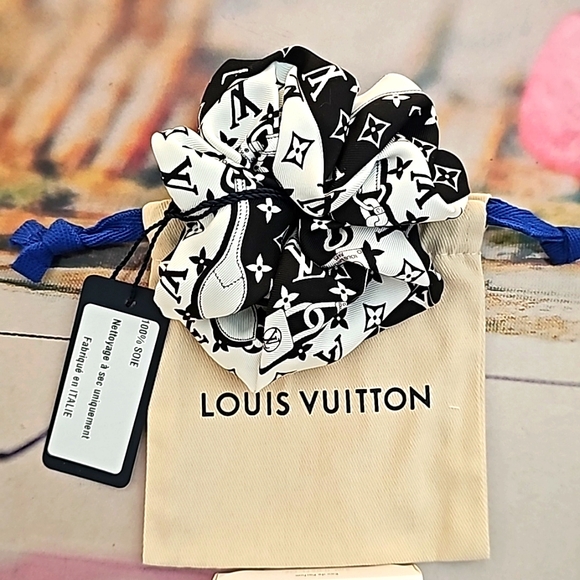 Louis Vuitton Hair Accessories Scrunchie Silk Black & White Monogram New - Picture 1 of 10